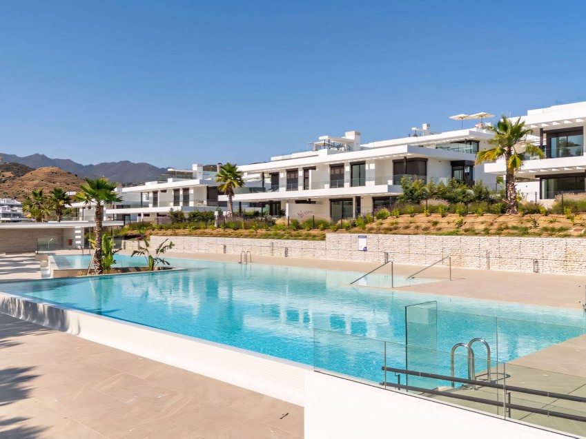 Ático de 2 dormitorios con piscina privada en Soul Marbella Santa Clara
